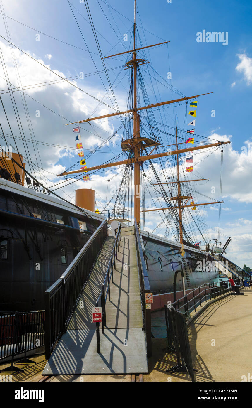 La coque en fer victorien le HMS Warrior au chantier naval historique de Portsmouth, Hampshire, Angleterre. Banque D'Images