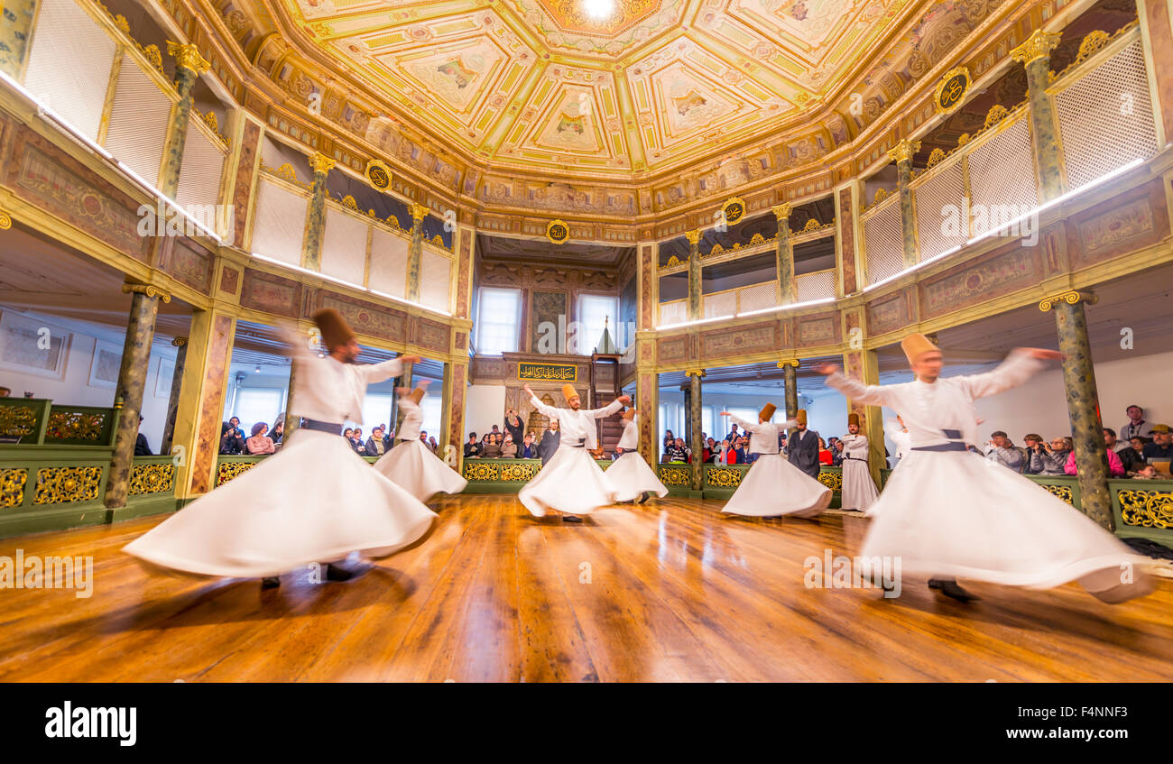 Derviches tourneurs de l'ordre Mevlevi soufie, Sema-Zerimonie, danse derviche, Sema, Mevlevihanesi Müzesi, Istanbul, Turquie Banque D'Images