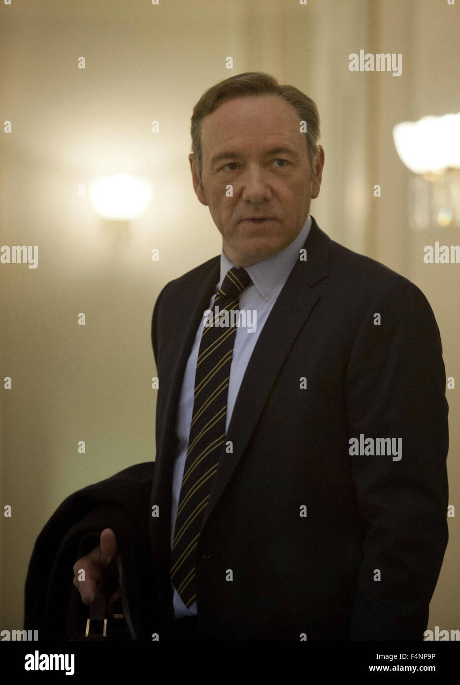 Château de cartes est une série télévisée américaine créée et produite par Beau Willimon. C'est une adaptation de la BBC, la mini-série du même nom et est basé sur le roman de Michael Dobbs. Cette photo est pour un usage éditorial uniquement et est l'auteur de la société film et/ou le photographe attribué par le film ou la société de production et ne peut être reproduite que par des publications dans le cadre de la promotion du film ci-dessus. Un crédit obligatoire pour l'entreprise de film est nécessaire. Le photographe devrait également être portés lorsqu'il est connu. Banque D'Images