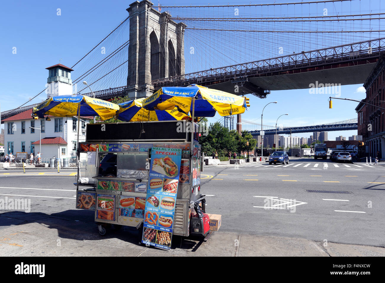 Panier alimentaire au Brooklyn Bridge New York City Banque D'Images
