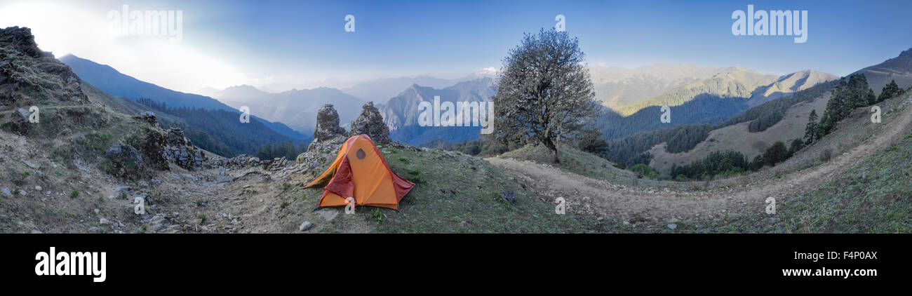 Camping dans la région du Dolpo au Népal Banque D'Images
