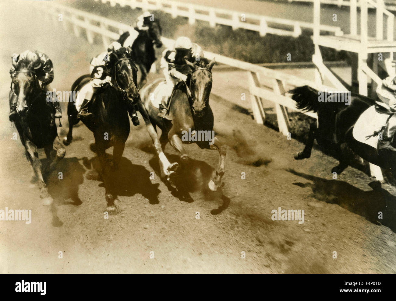 Une scène de courses de chevaux du film 'Sweepstakes' Banque D'Images