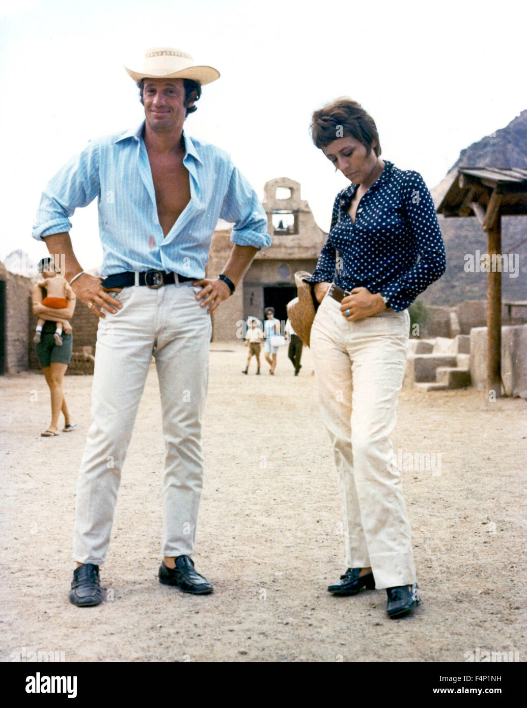 J.P.BELMONDO, Annie Girardot UN HOMME QUI ME PLAIT 1969 de Claude Lelouch  Photo Stock - Alamy