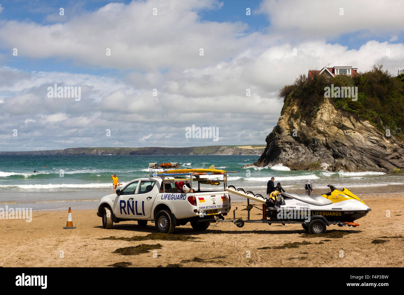 Sauveteur RNLI entièrement équipée de véhicules de patrouille stationnée sur la plage de Towan, Newquay Cornwall. Banque D'Images