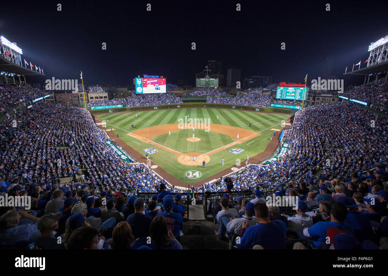 Chicago, Illinois, USA. 20 Oct, 2015. - Une vue générale de Wrigley Field pendant la partie 3 de la Ligue nationale de baseball de ligue majeure de la série de championnat match entre les Mets de New York et les Cubs de Chicago au Wrigley Field de Chicago, IL. © csm/Alamy Live News Banque D'Images