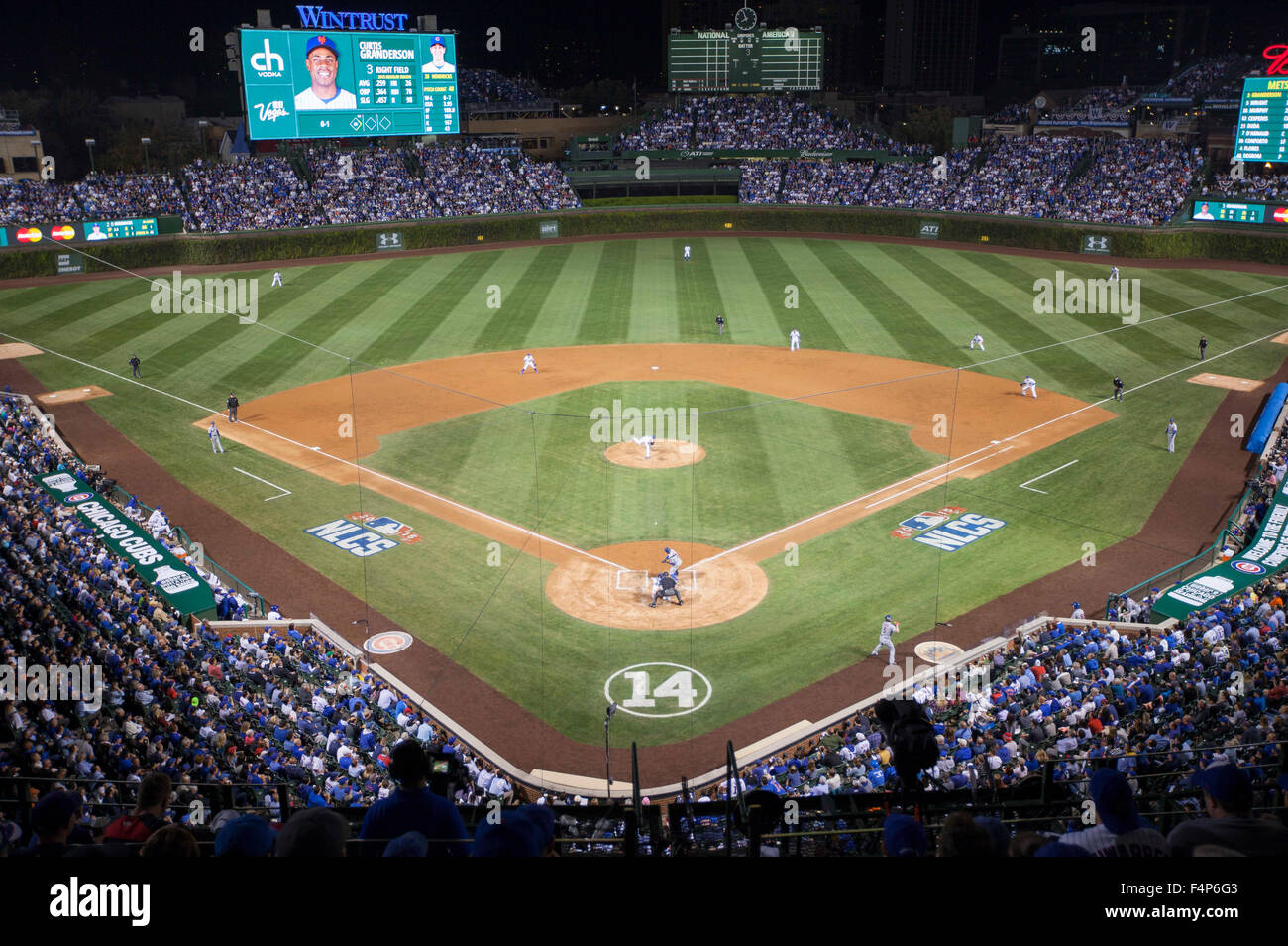 Chicago, Illinois, USA. 20 Oct, 2015. - Une vue générale de Wrigley Field pendant la partie 3 de la Ligue nationale de baseball de ligue majeure de la série de championnat match entre les Mets de New York et les Cubs de Chicago au Wrigley Field de Chicago, IL. © csm/Alamy Live News Banque D'Images