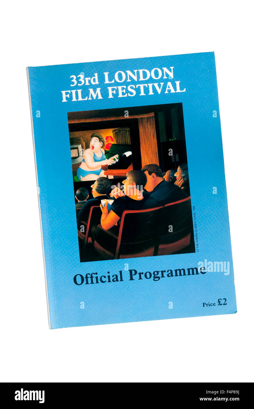 Une copie du programme officiel pour le 33e Festival du Film de Londres en 1989. Illustration de couverture par Beryl Cook. Banque D'Images