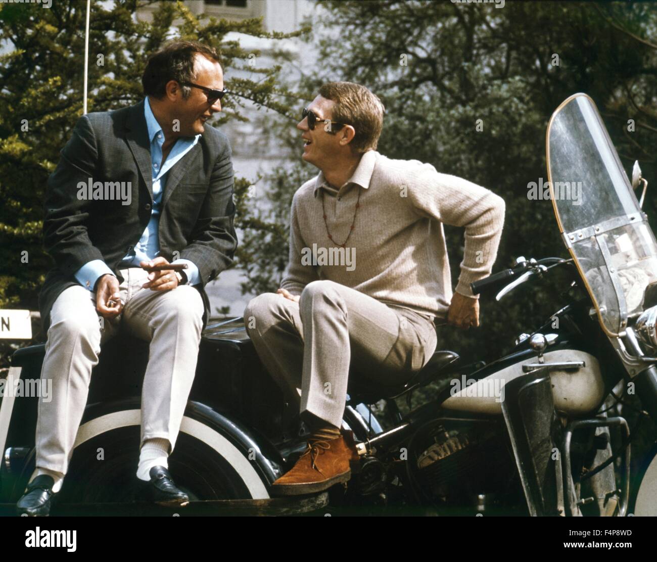 Steve McQueen, Peter Yates / Bullitt 1968 réalisé par Peter Yates Photo  Stock - Alamy