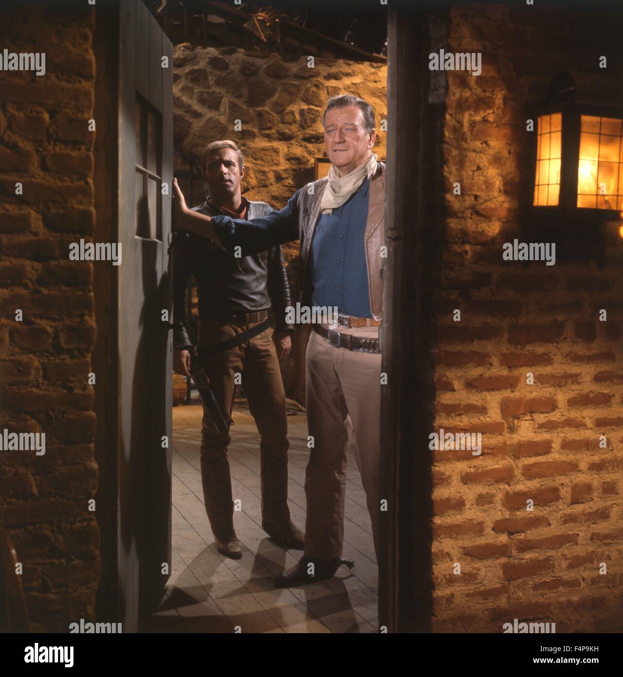 James Caan, John Wayne / El Dorado 1967 réalisé par Howard Hawks Banque D'Images