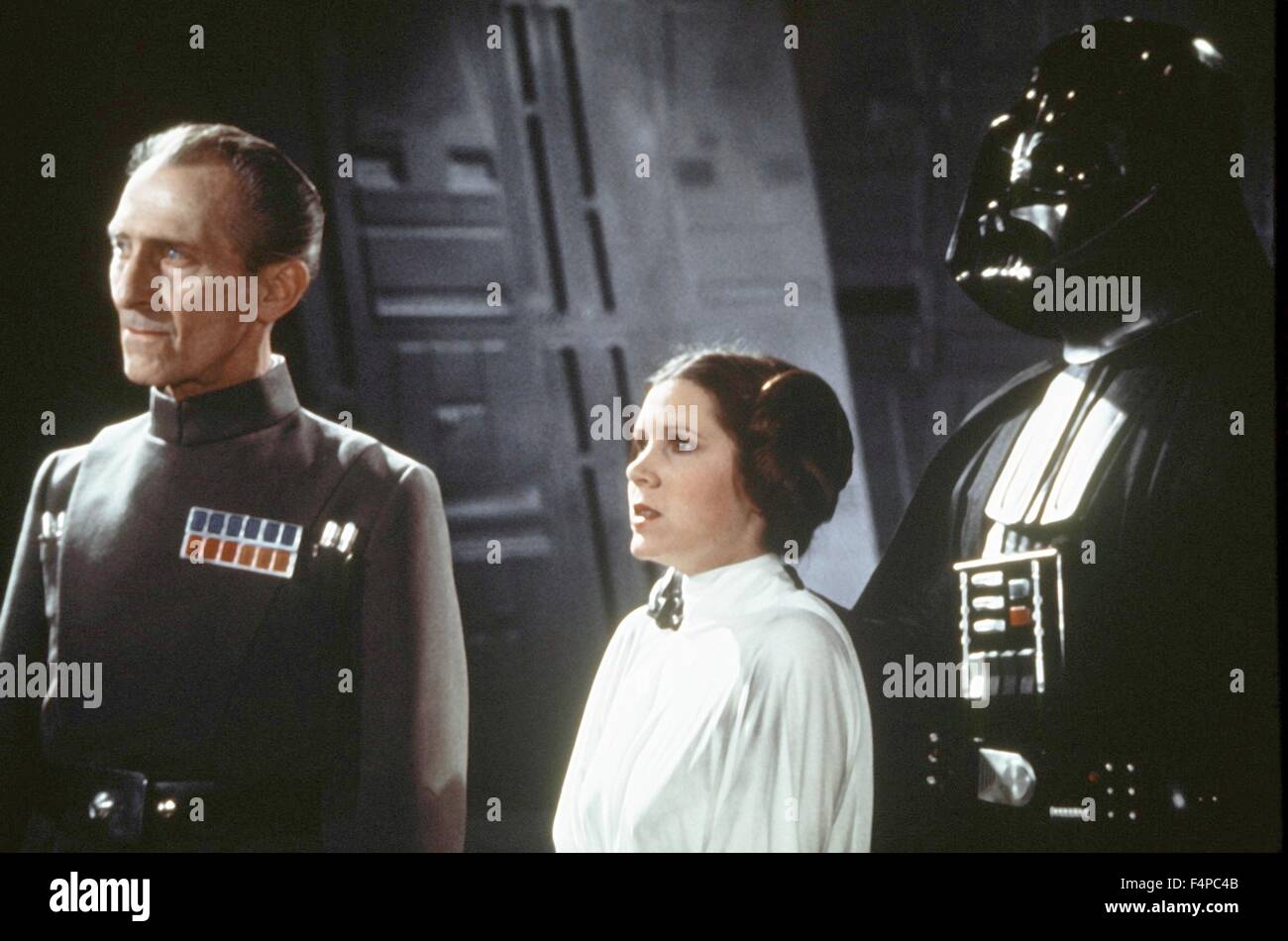 Peter Cushing, Carrie Fisher, David Prowse / Star Wars - Un Nouvel Espoir 1977 réalisé par George Lucas Banque D'Images