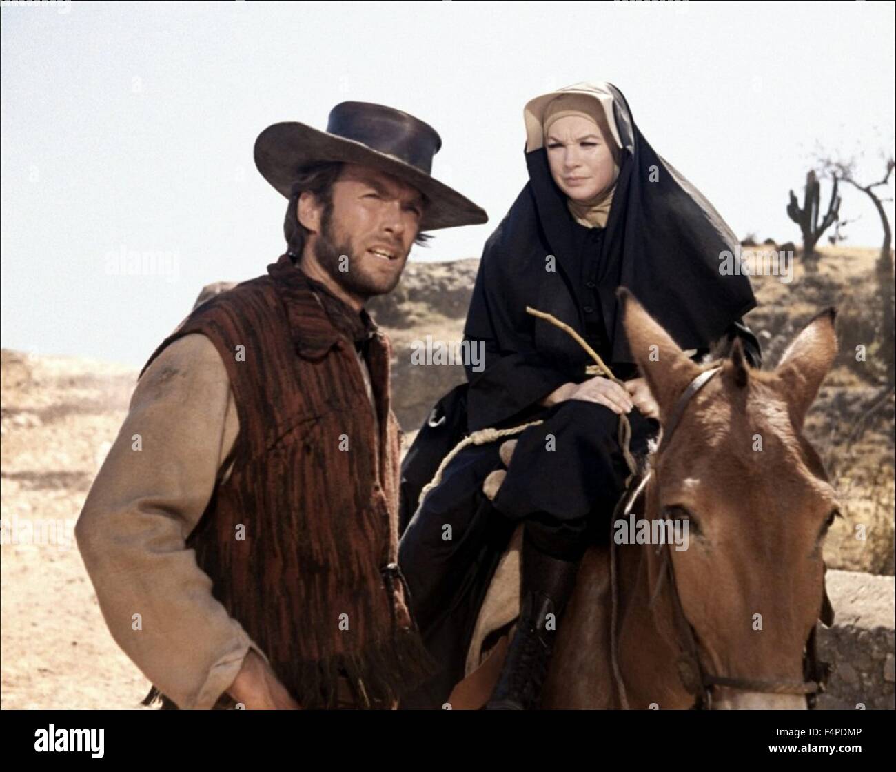 Clint Eastwood, Shirley MacLaine / deux mules pour Sœur Sara 1970 réalisé par Don Siegel Banque D'Images