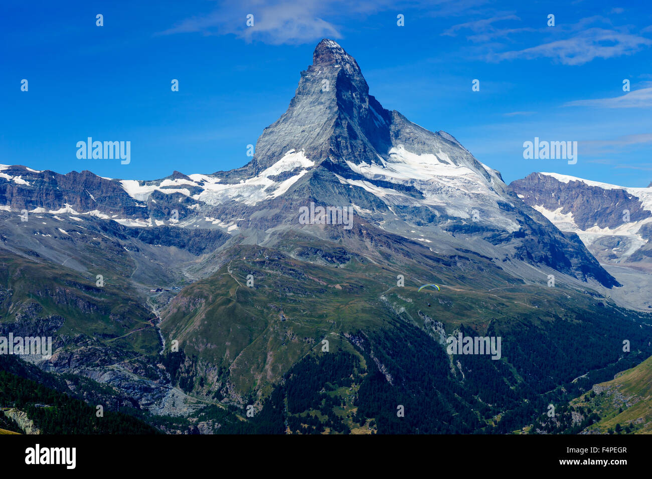 Tout droit sur le célèbre Matterhorn peak. Juillet, 2015. Cervin, Suisse. Banque D'Images