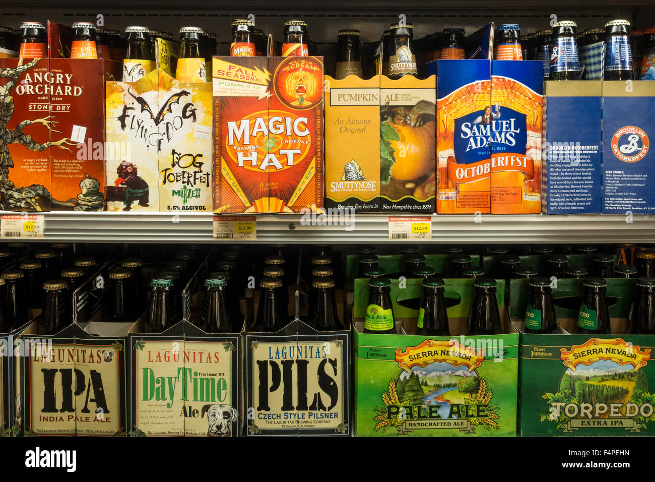 Craft Beer en vente dans un supermarché gastronomique Banque D'Images