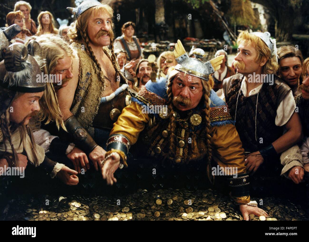 Gérard Depardieu (Obélix), Michel Galabru (Majestix) et Christian Clavier (Astérix) / Astérix et ...