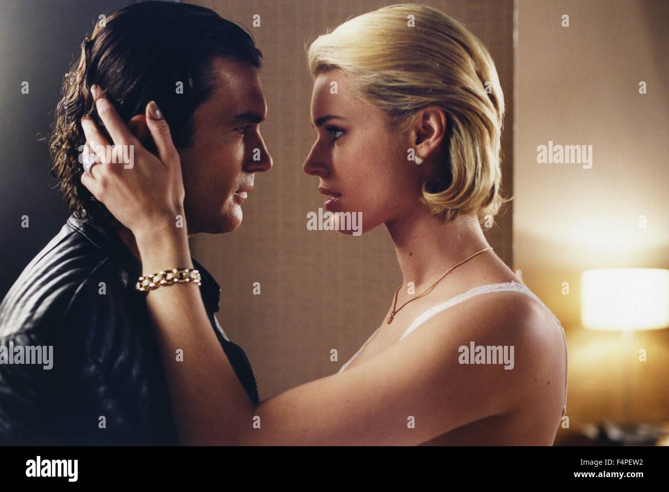 Antonio Banderas et Rebecca Romijn / 2002 / Femme fatale réalisé par Brian De Palma Banque D'Images