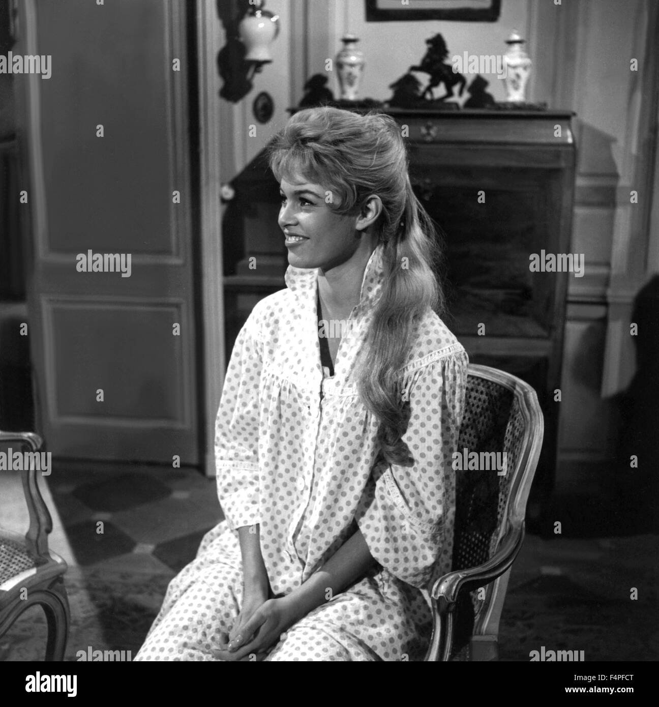 Brigitte Bardot / La mariée est trop belle / 1956 réalisé par Pierre GaspardHuit Photo Stock Brigitte Bardot / La mariée est trop belle / 1956 réalisé par Pierre GaspardHuit Photo Stock