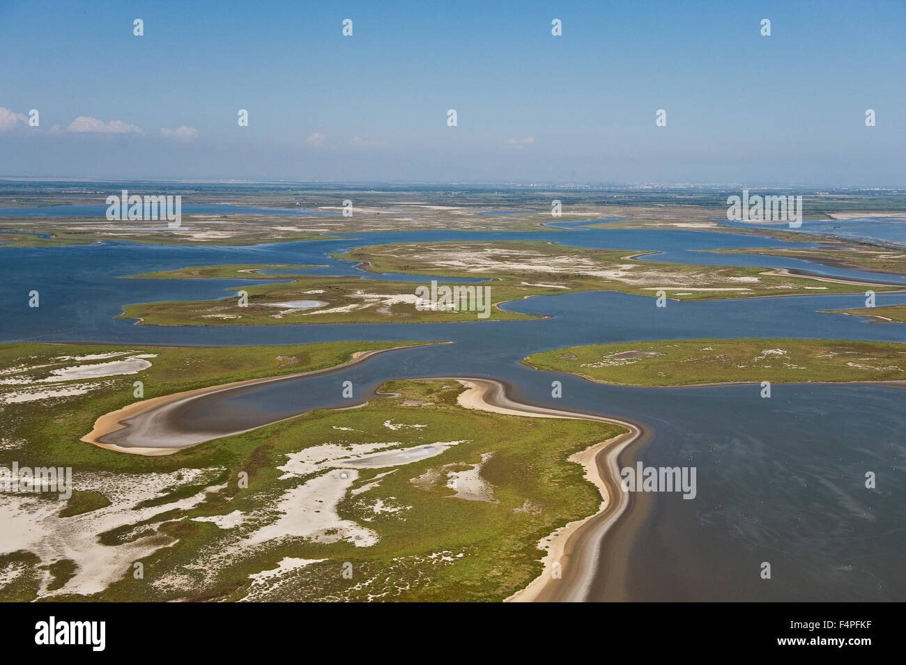 Image aérienne du paysage avec des gisements de sel de Camargue Banque D'Images
