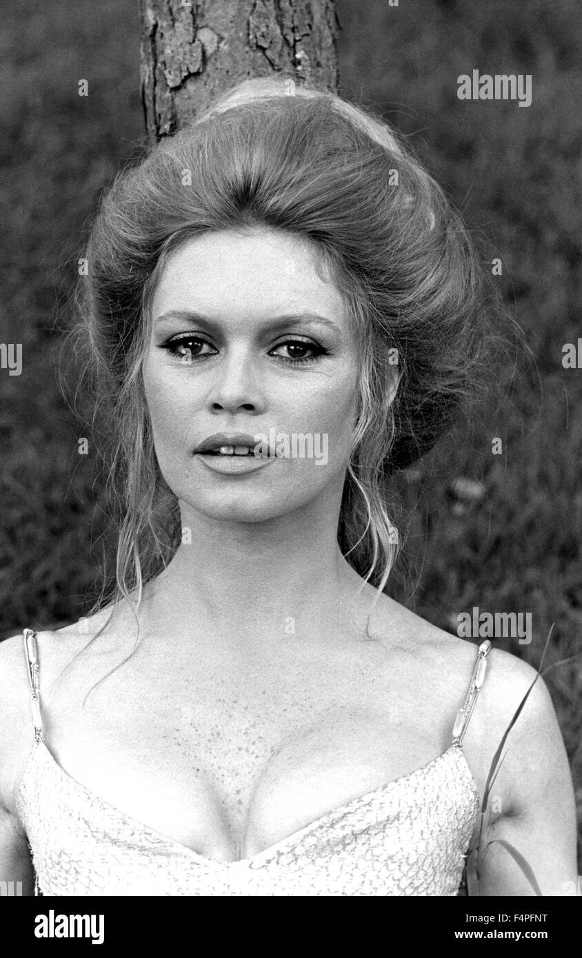 Brigitte Bardot / l'Ours et la poupée / 1970 réalisé par Michel Deville  Photo Stock - Alamy
