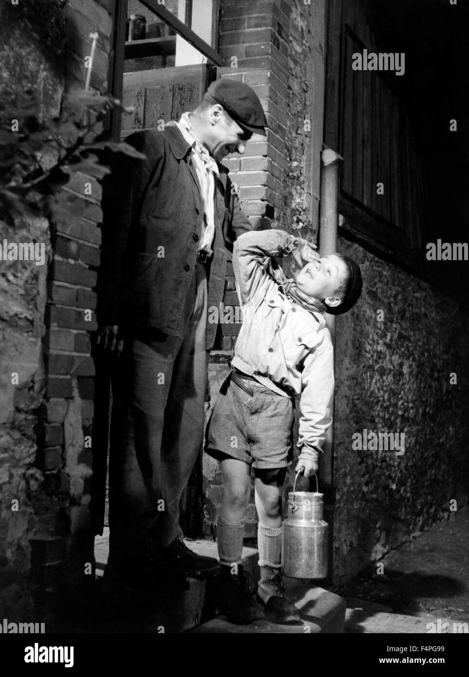 Jacques Dufilho et Martin Lartigue (Petit Gibus) / La Guerre des boutons 1961 Réalisé par Yves Robert Banque D'Images