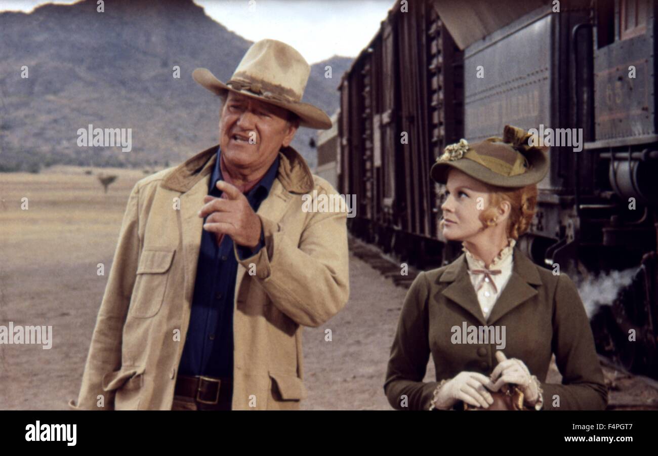 John Wayne et Ann-Margret / les voleurs de train / 1973 réalisé par Burt Kennedy Banque D'Images