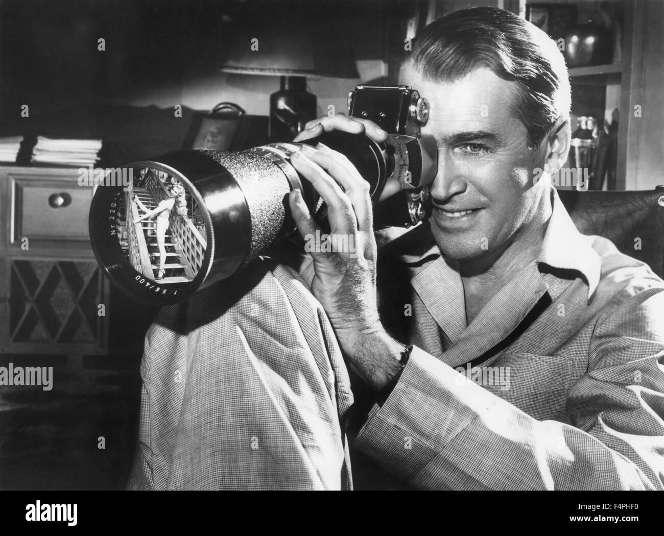 James Stewart / vitre arrière / 1954 réalisé par Alfred Hitchcock [Paramount Pictures] Banque D'Images