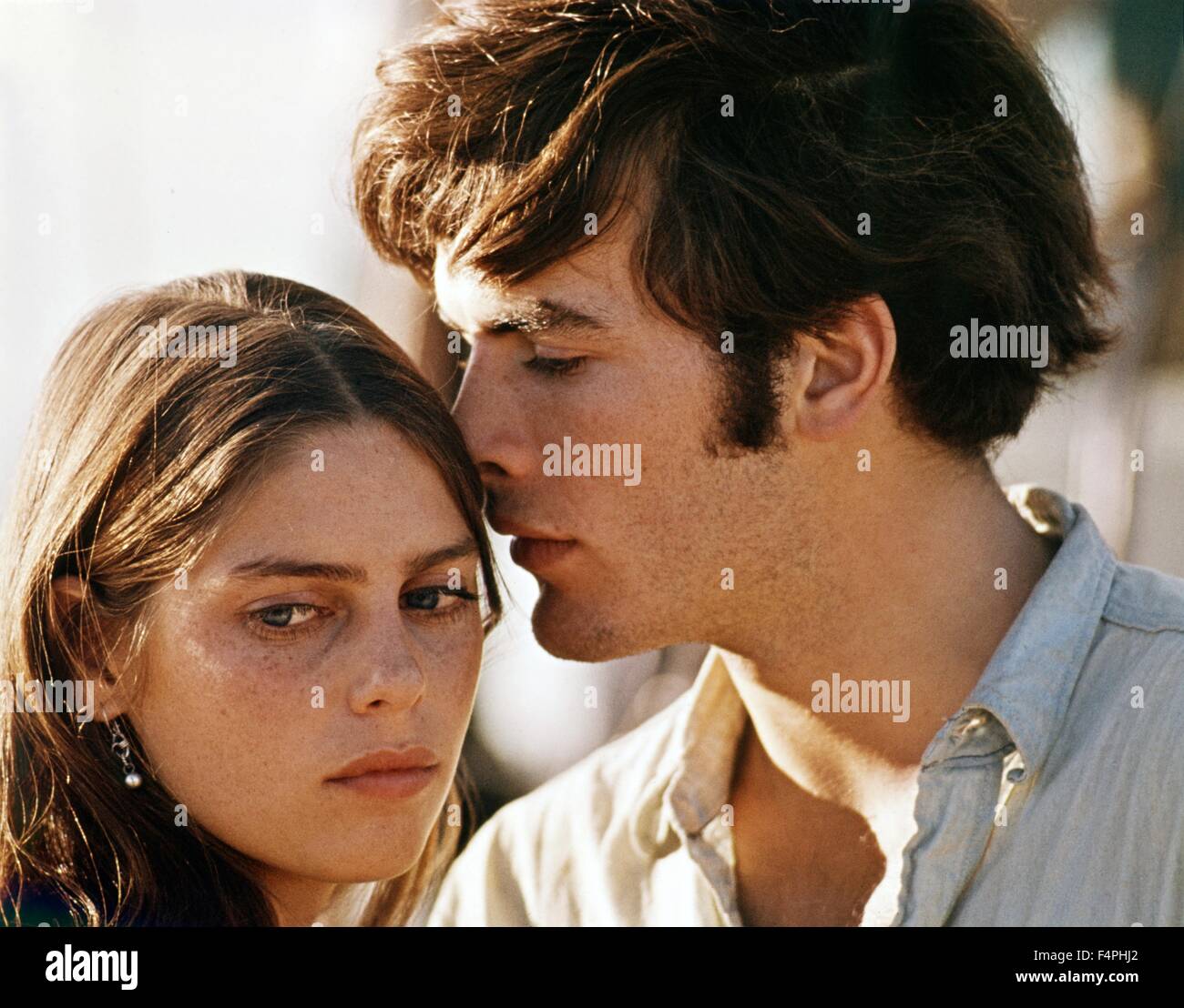 Daria Halprin et Mark Frechette / Zabriskie Point / 1970 réalisé par Michelangelo Antonioni [Metro-Goldwyn-Mayer Pictures] Banque D'Images