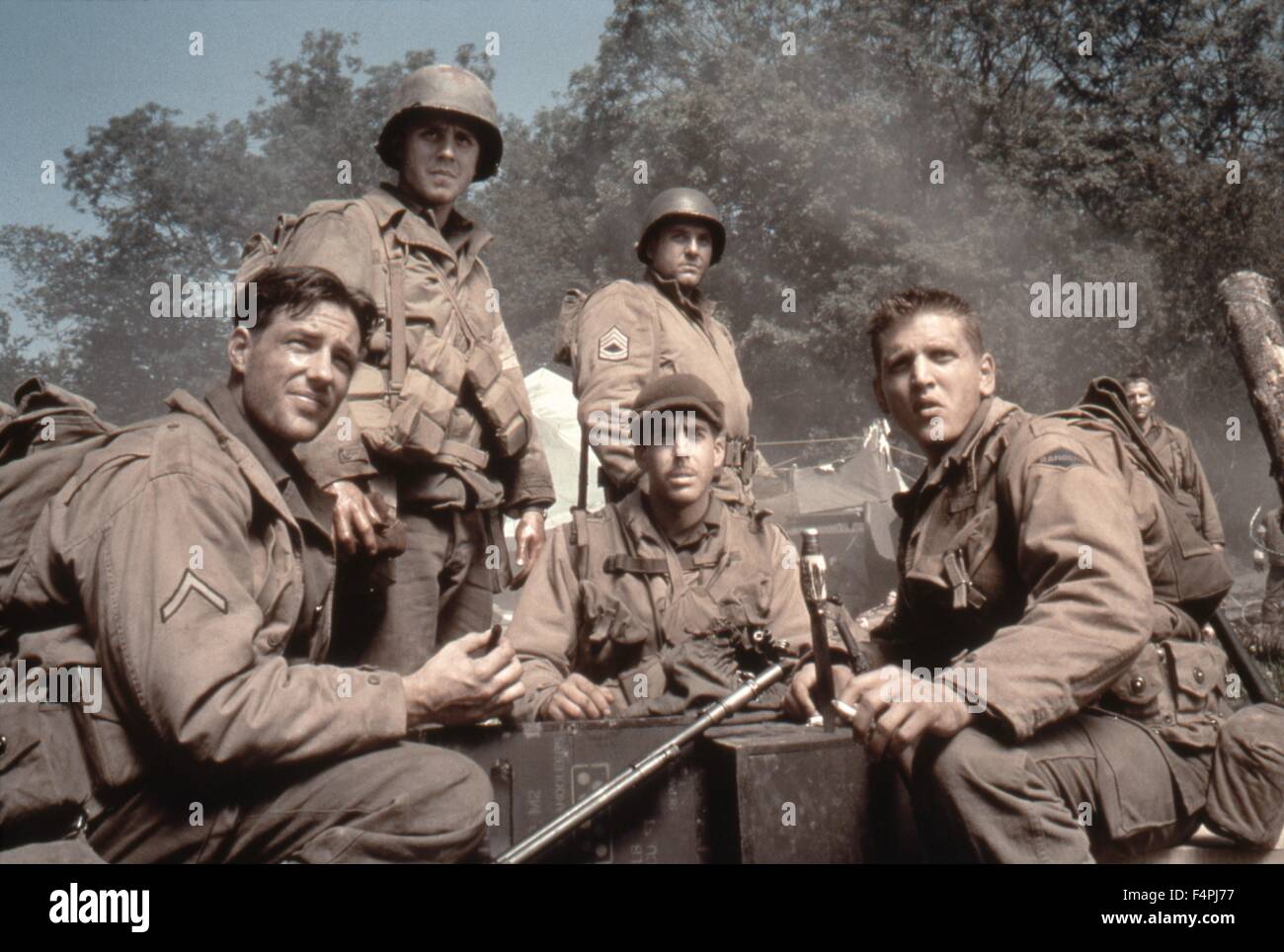 Edward Burns, Giovanni Ribisi, Tom Sizemore, Adam Golberg et Barry Pepper / Saving Private Ryan / 1998 réalisé par Steven Spielberg [DREAMWORKS LLC /Paramount Pictures] Banque D'Images