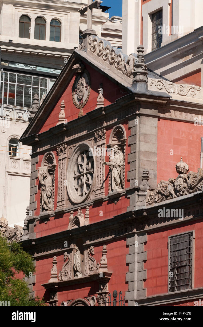 Espagne, Madrid, Calle Alcala Street, Las Calatravas Détail façade d'église Banque D'Images