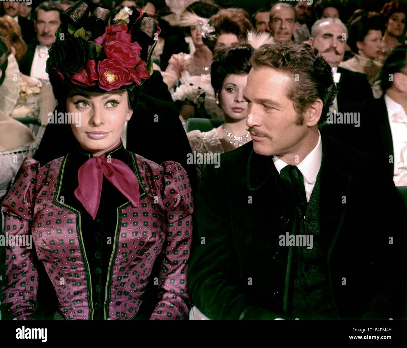 Sophia Loren et Paul Newman / Lady L / 1966 réalisé par Peter Ustinov [Metro-Goldwyn-Mayer Pictures] Banque D'Images