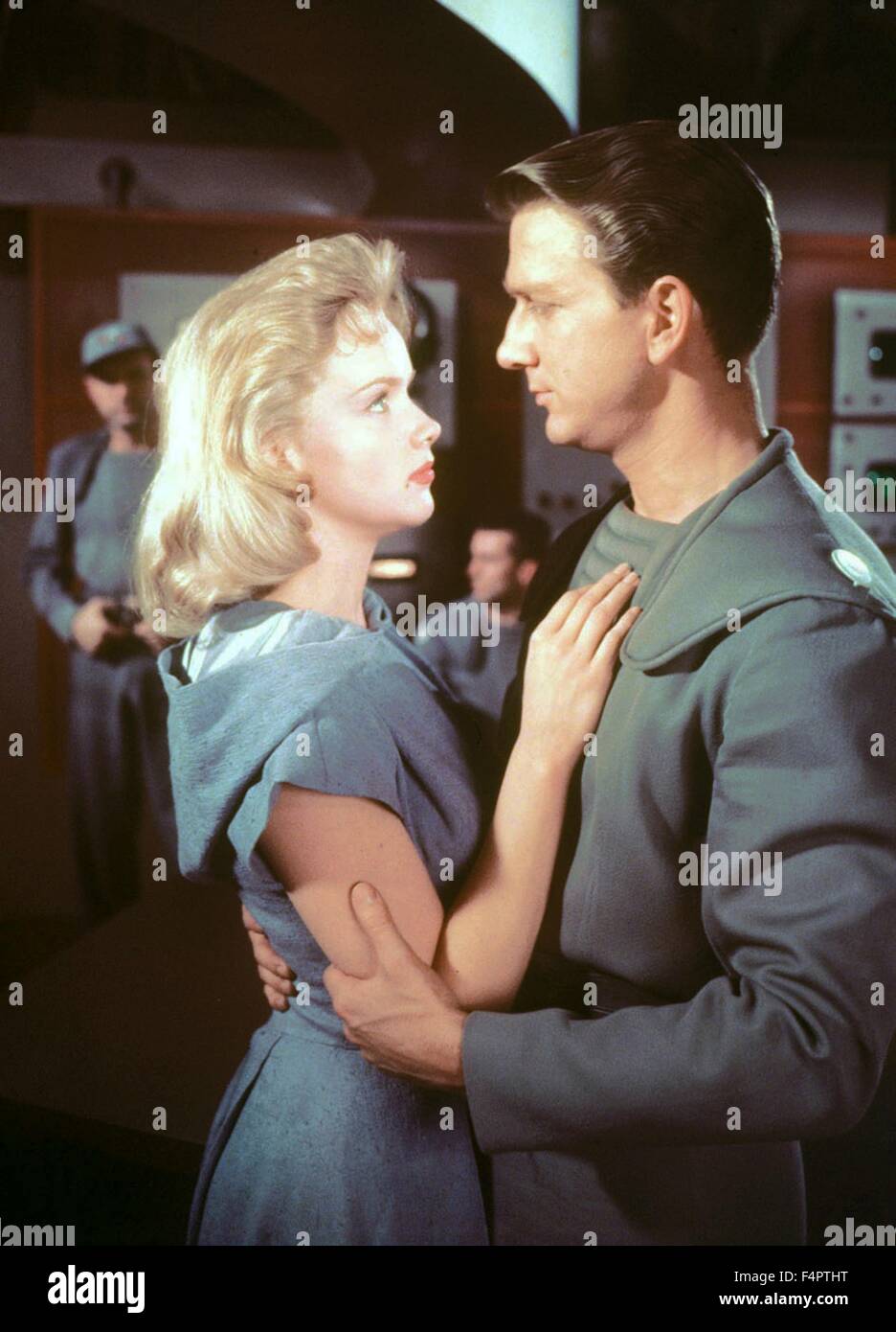 Leslie Nielsen et Anne Francis / Planète interdite / 1956 réalisé par Fred M. Wilcox [Metro-Goldwyn-Mayer] Banque D'Images