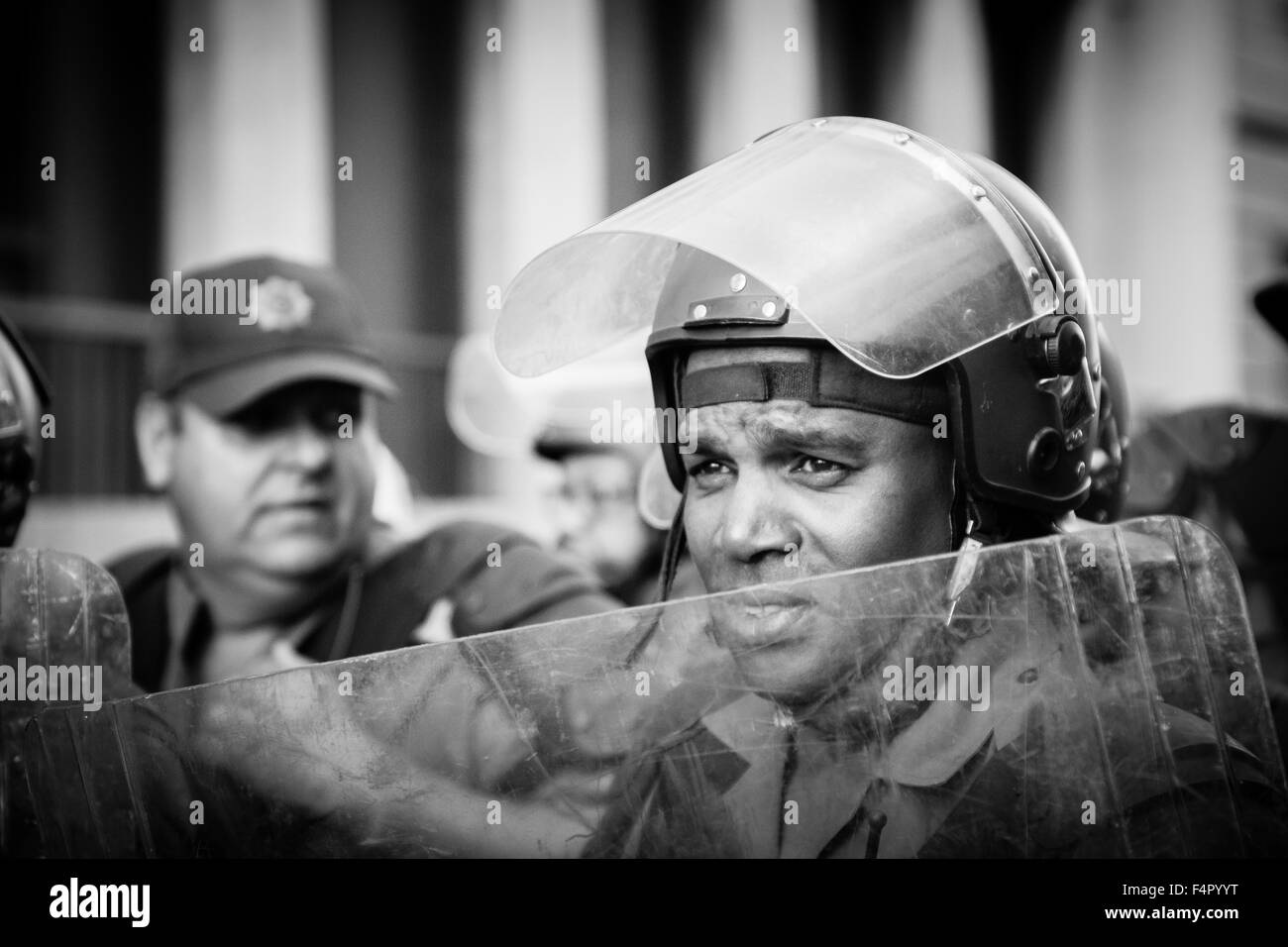 Entre la police et les manifestations des partisans du mouvement feesmustfall # dans le CBD de Cape Town, Afrique du Sud Banque D'Images