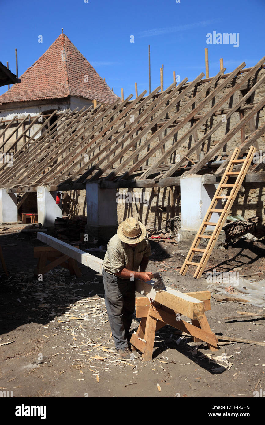 Travaux de rénovation de l'UNESCO World Heritage Site, église fortifiée de Darjiu, ou Ders, Doersch, ville située dans la région Harghita en Tr Banque D'Images