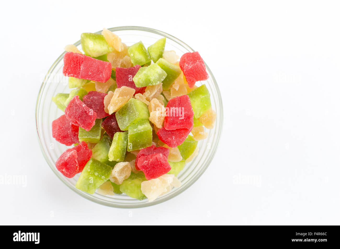 Fruits séchés dans un bol on white Banque D'Images