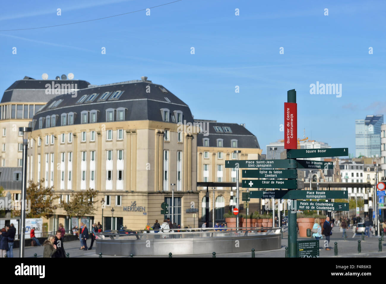 Bruxelles, le Belgium-November 08, 2014 : les indications les indications pour les touristes et les clients de Bruxelles près de la Gare Centrale Banque D'Images