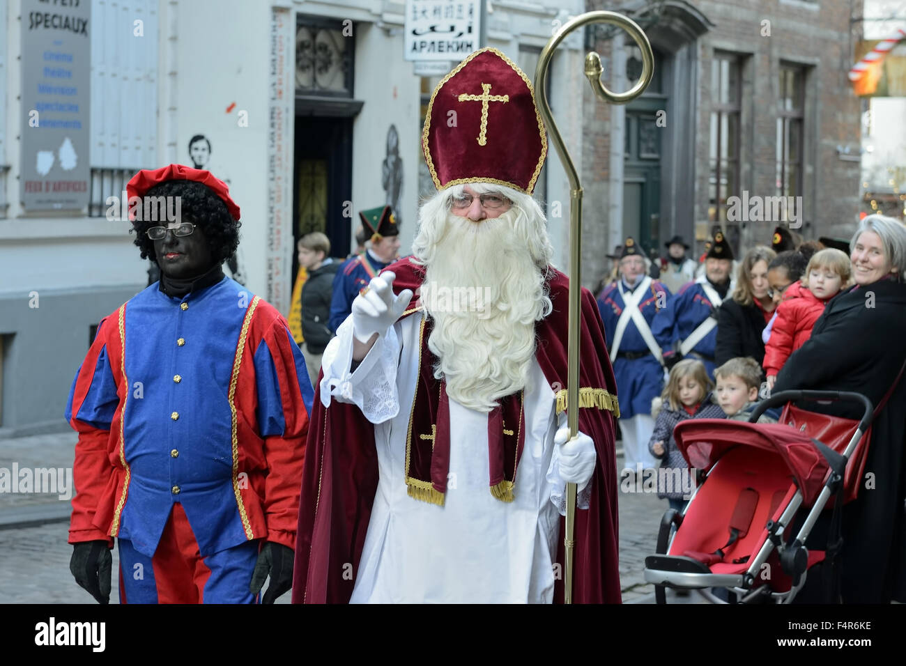 Bruxelles, Belgique - 6 décembre, 2014 : défilé traditionnel de Saint Nicolas déménagement à Grand Place de Bruxelles Banque D'Images