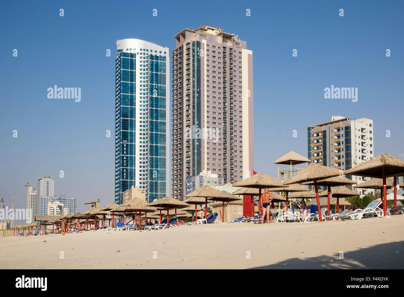 Petite plage privée au bord de l'émirat d'Ajman en Émirats Arabes Unis Banque D'Images