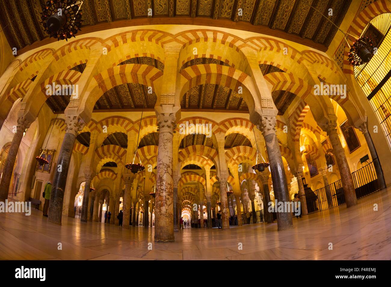 L'intérieur de la Mezquita, Cordoue, Andalousie, Espagne, Europe Banque D'Images