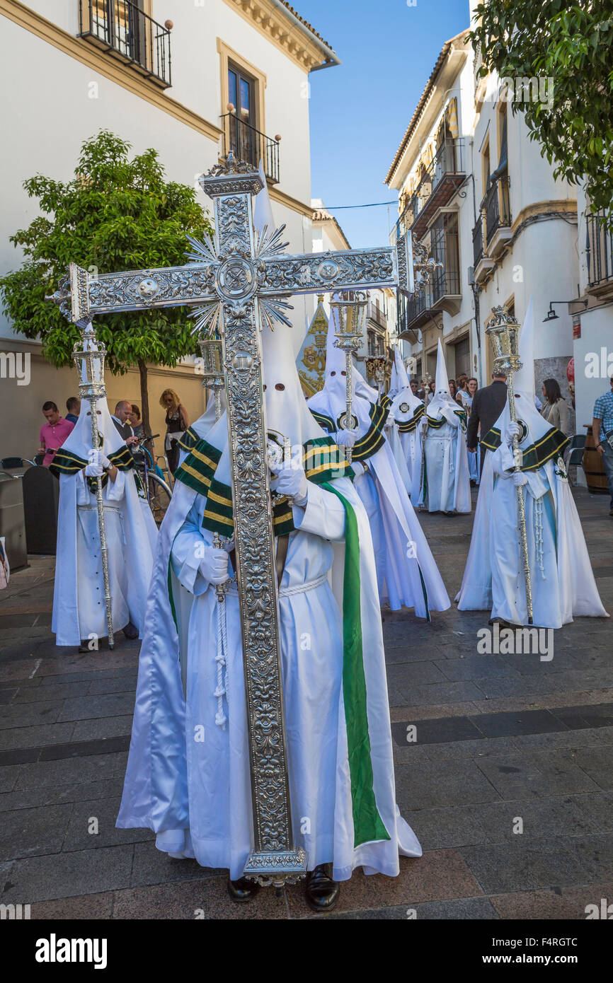 L'Andalousie, Cordoue, ville, semaine sainte, l'Espagne, l'Europe, Printemps, fête, colorée, croix, encens, inquisition, Parade, peniten Banque D'Images