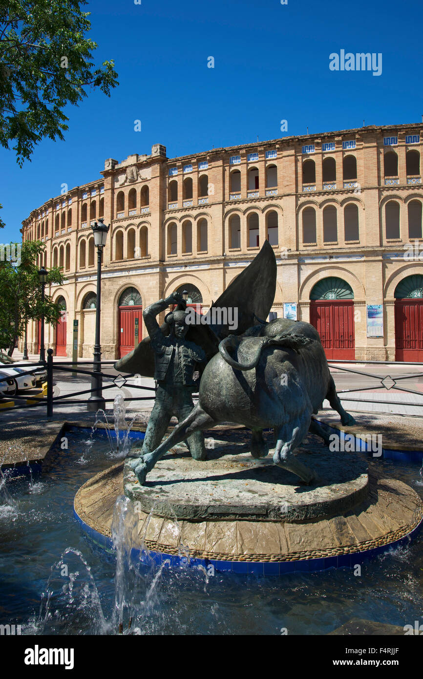 Andalousie, Espagne, Europe, à l'extérieur, le jour, l'arène de corrida, arena, corrida, bâtiment, construction, architecture, statue, sculptu Banque D'Images