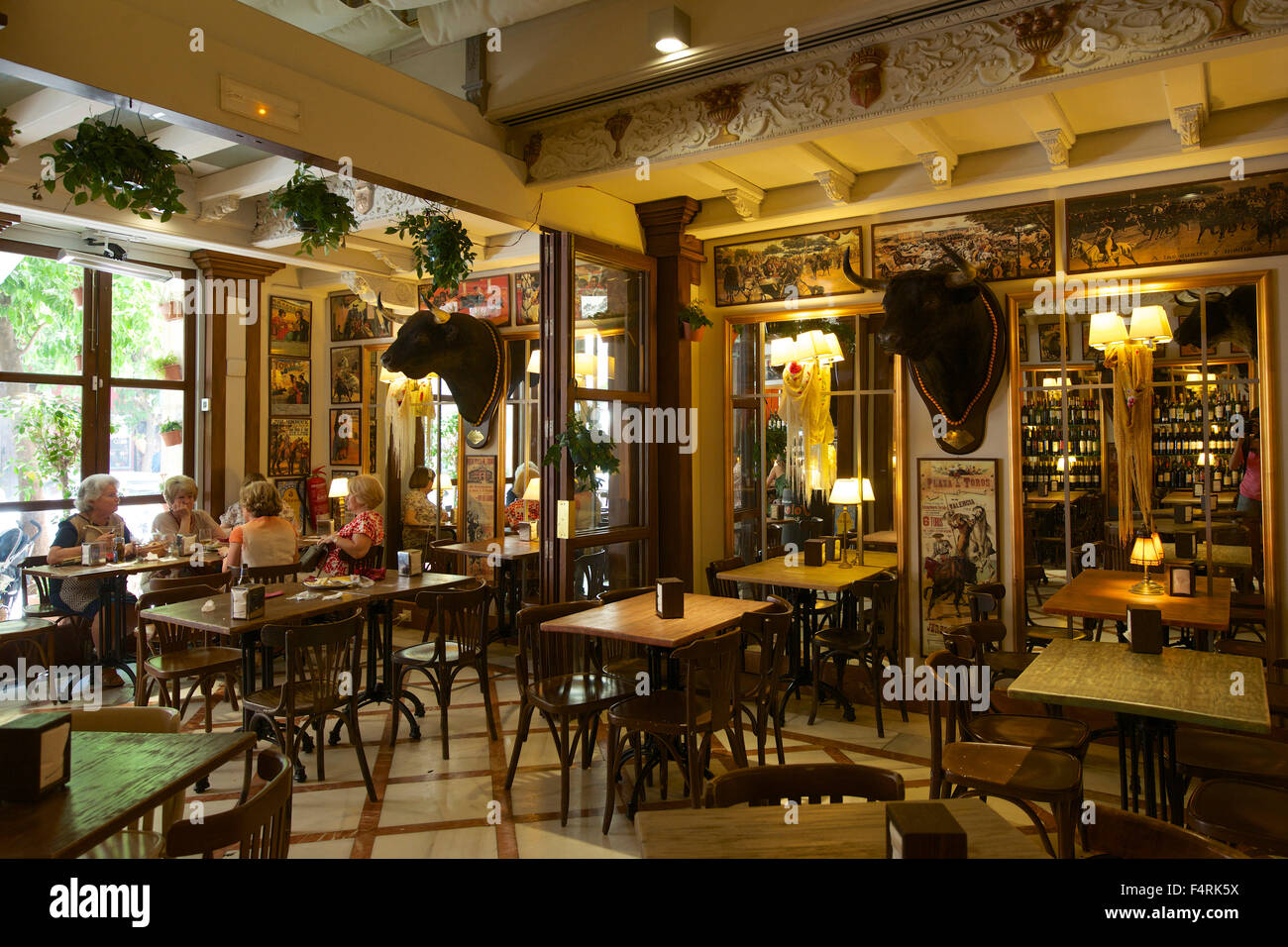 Andalousie, Espagne, Europe, Séville, à l'intérieur, bar, Bar, bar, café, personne, personnes, personnes, Cerveceria Catedral, Barrio de Santa Cr Banque D'Images