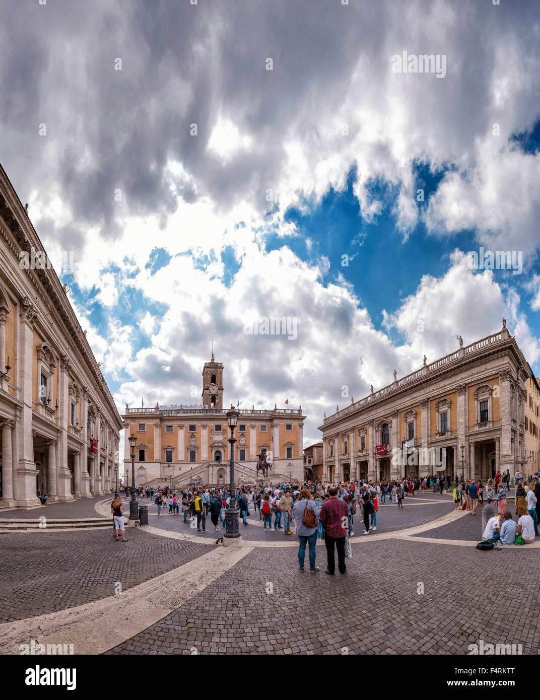 L'Italie, l'Europe, Lazio, Rome, Roma, ville, village, printemps, les gens, la Piazza, Campidoglio Banque D'Images