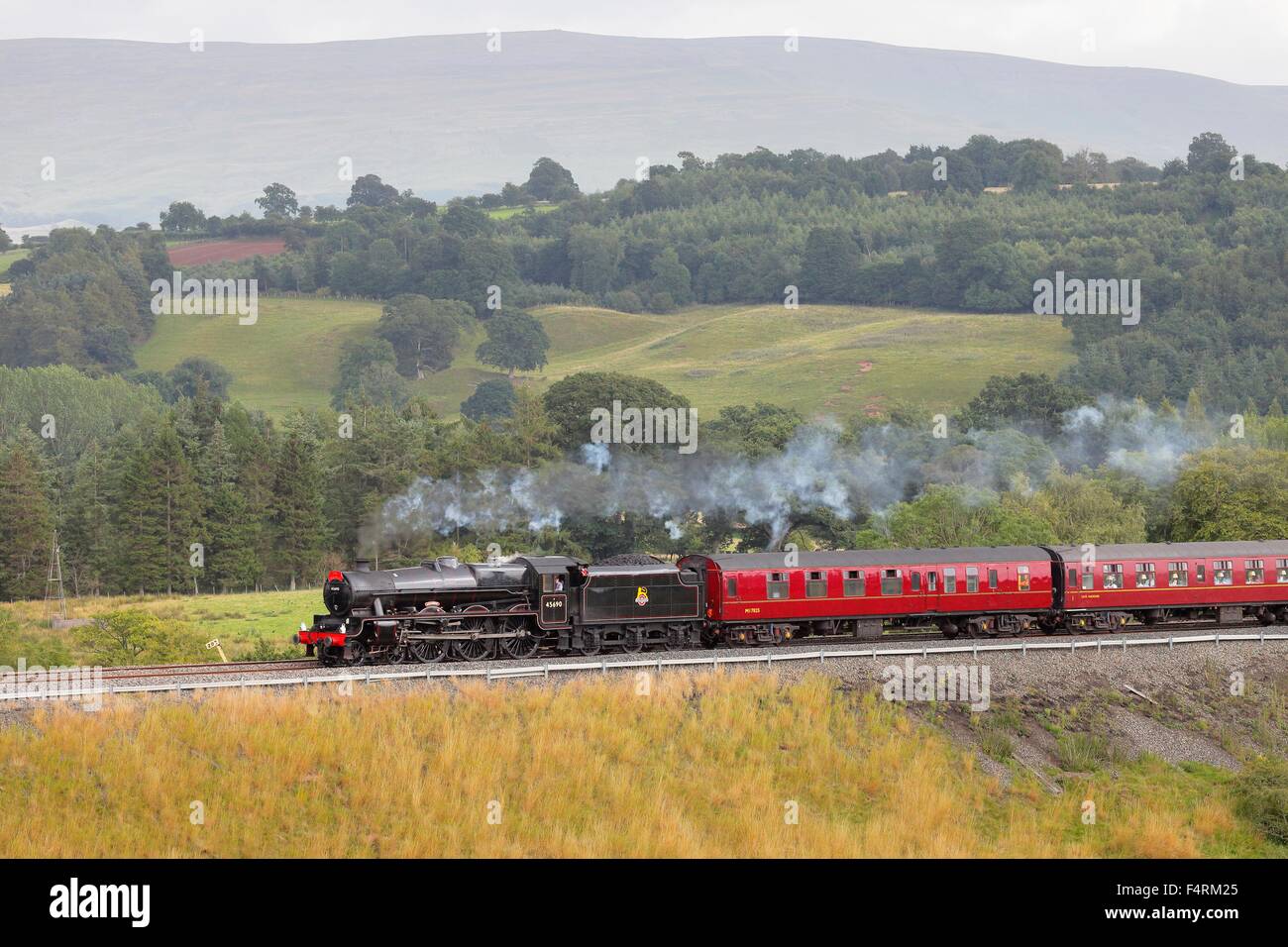 LMS train à vapeur de la classe Leander 45690 Jubilé sur le s'installer à Carlisle Railway Line près de Lazonby, Eden Valley, Cumbria, Royaume-Uni. Banque D'Images