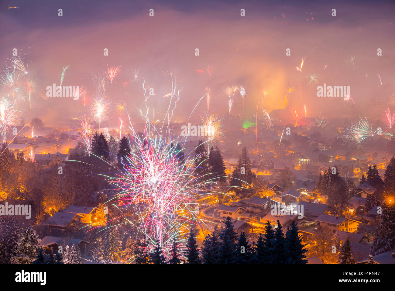 Allgäu, Alpes, vue, à l'extérieur, la Bavière, l'éclairage, l'Allemagne, de la fumée, Misty, Europe, fête, Fête, fête, feux d'artifice, la lumière, l'année Banque D'Images