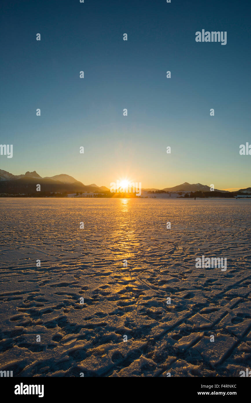 Soir, l'humeur, de l'Allgäu, couverts de glace, neige, Hopfensee, coucher du soleil, l'hiver, a gelé Banque D'Images