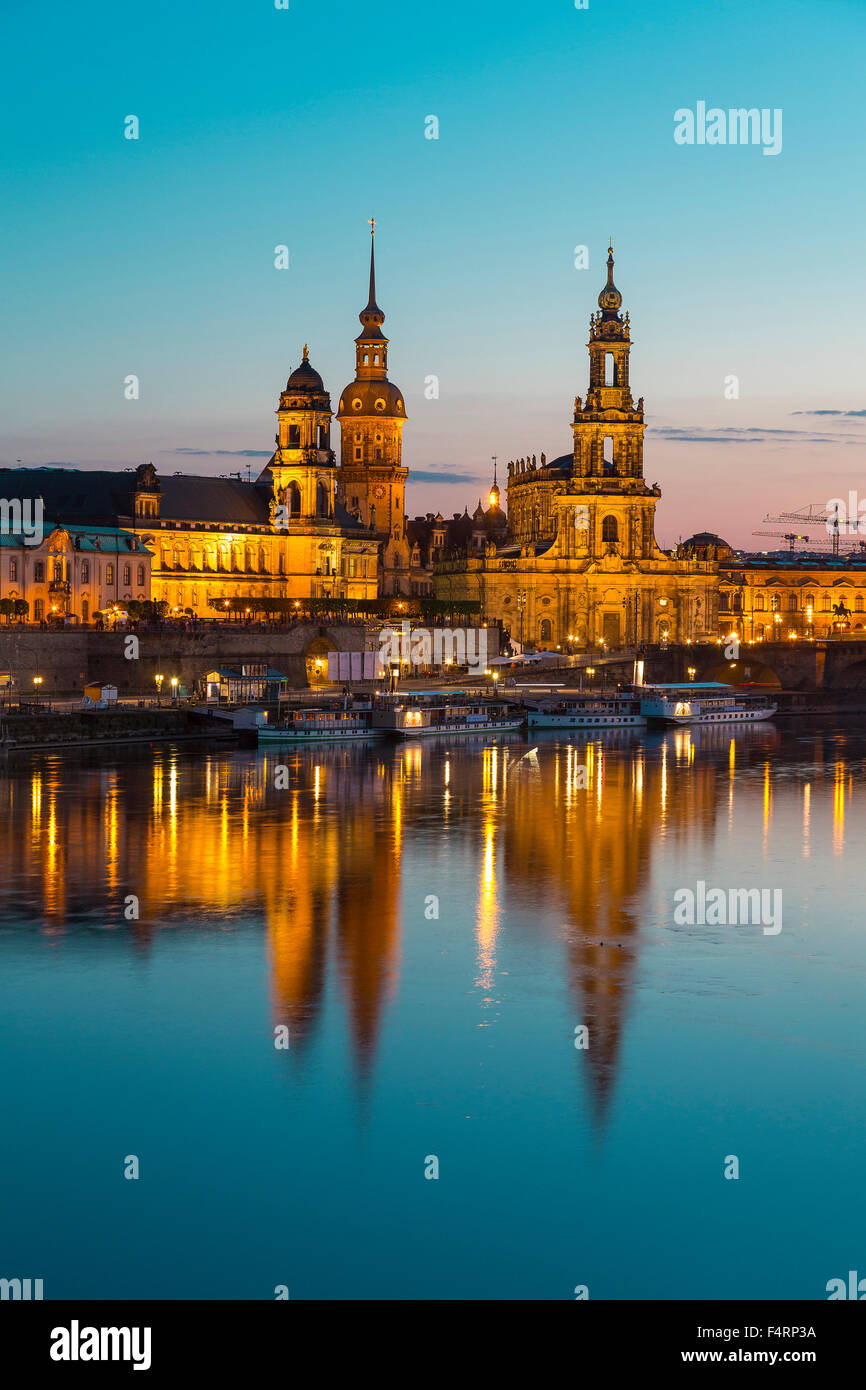 Vue urbaine avec l'Elbe, Ständehaus, Hausmannsturm et cathédrale de Dresde, Dresde, Saxe, Allemagne Banque D'Images