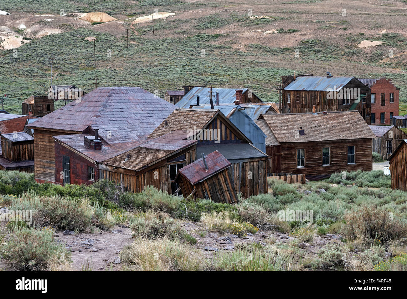 Vieilles maisons en bois, ville fantôme, ancienne ville minière, Bodie State Historic Park, Bodie, en Californie, USA Banque D'Images