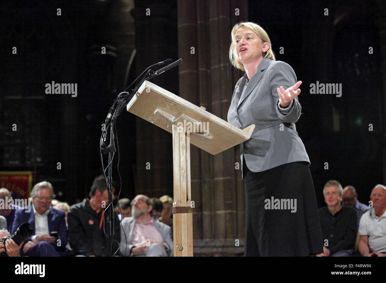 Natalie Bennett, Chef du Parti Vert du Royaume-Uni, homme politique, la politique de l'environnement, de peuples Post, La Cathédrale de Manchester Banque D'Images