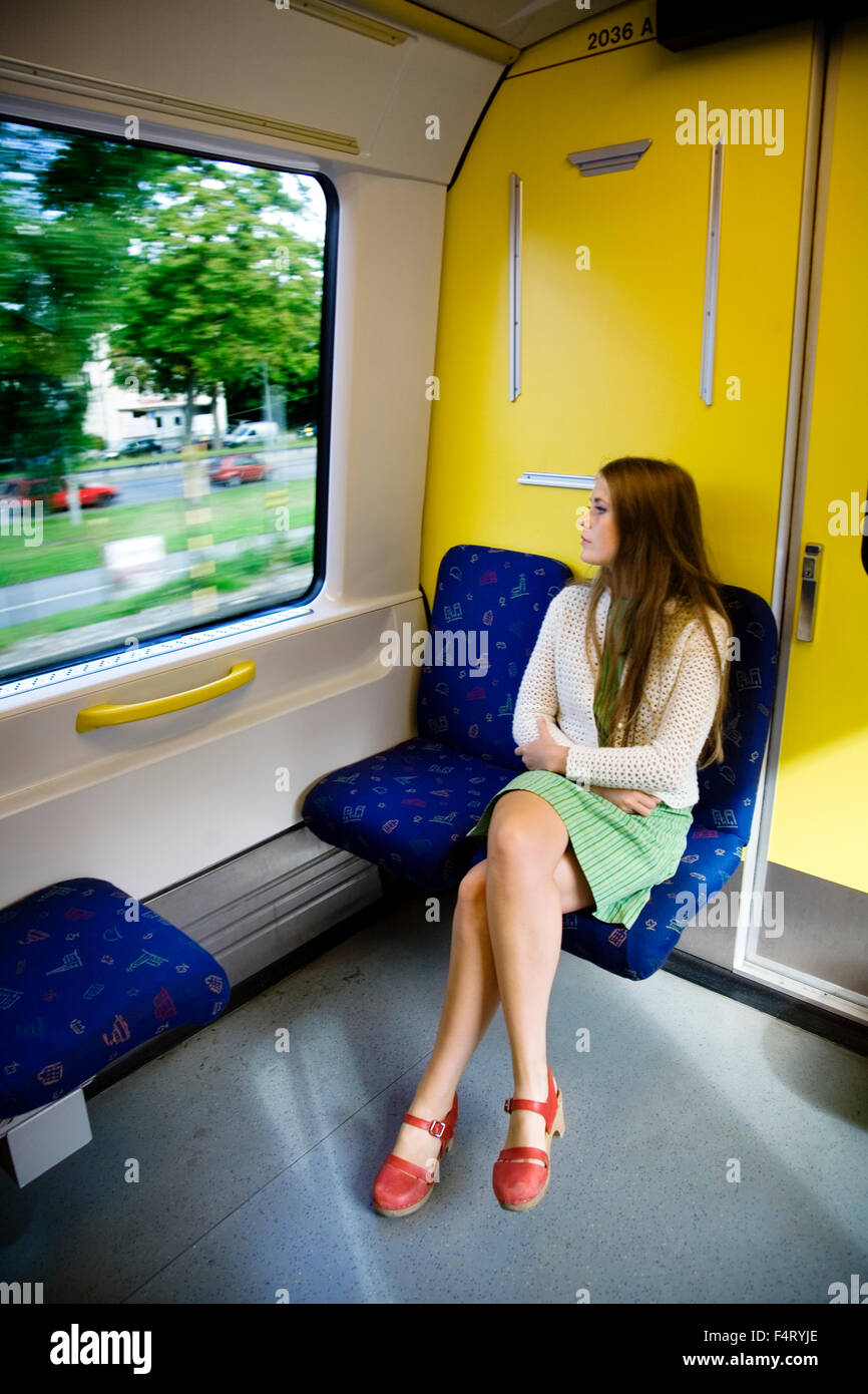 Crossed legs train Banque de photographies et d'images à haute résolution -  Alamy