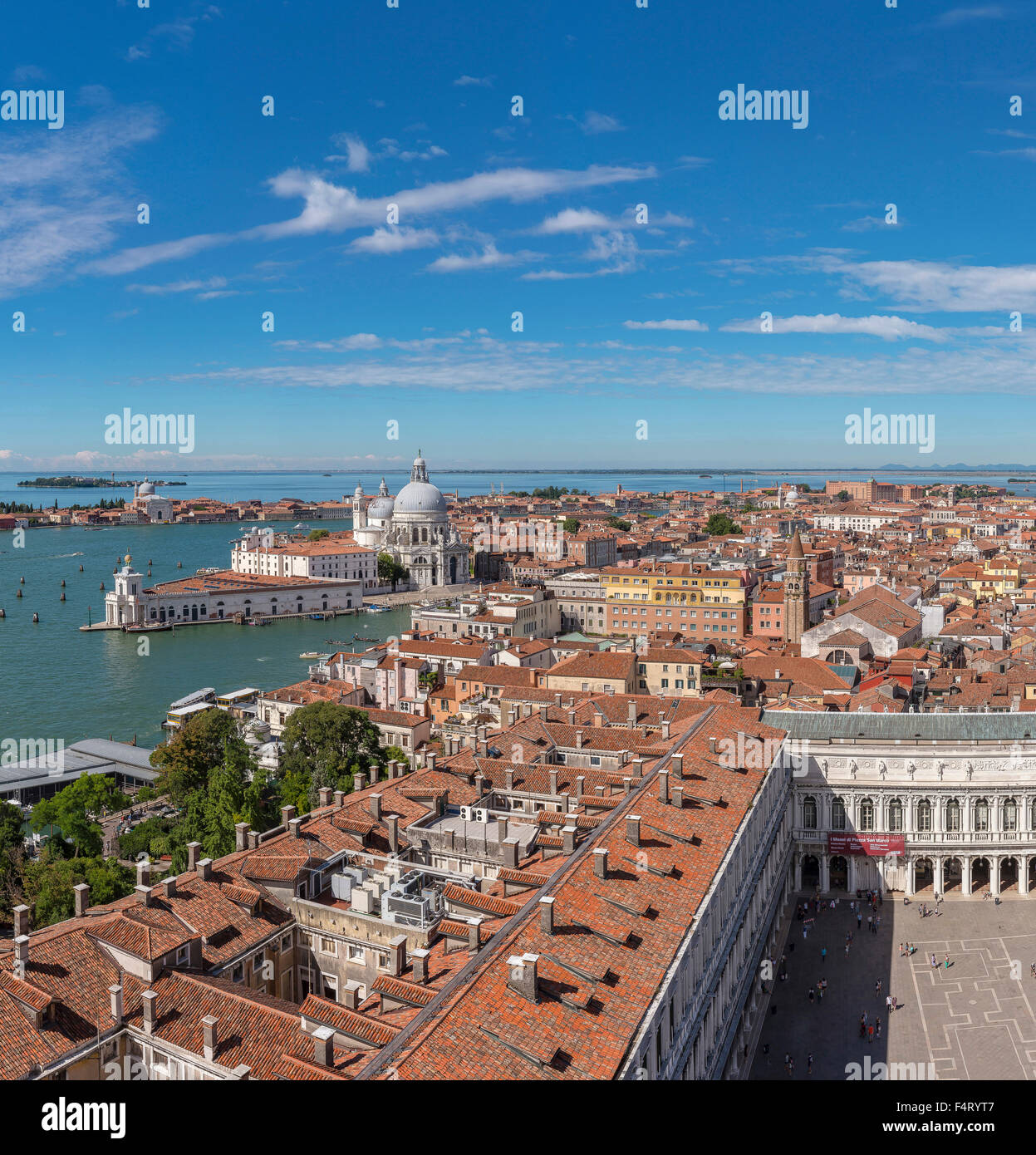 L'Italie, l'Europe, Venezia, Venice, Veneto, Piazza San Marco, l'église, église, Santa Maria della Salute, du Campanile, village, wat Banque D'Images