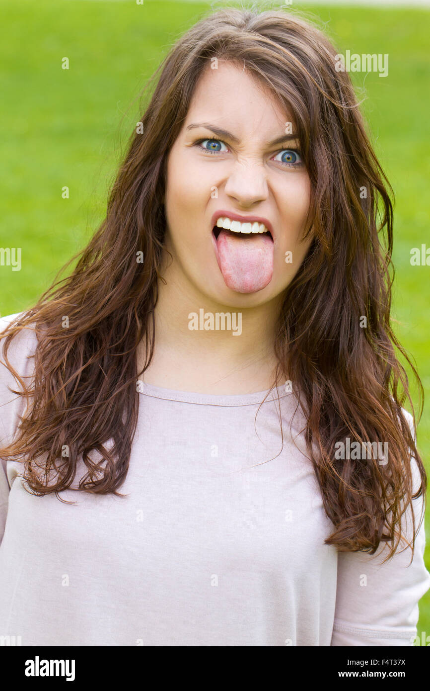 Girl sticking tongue out Banque D'Images